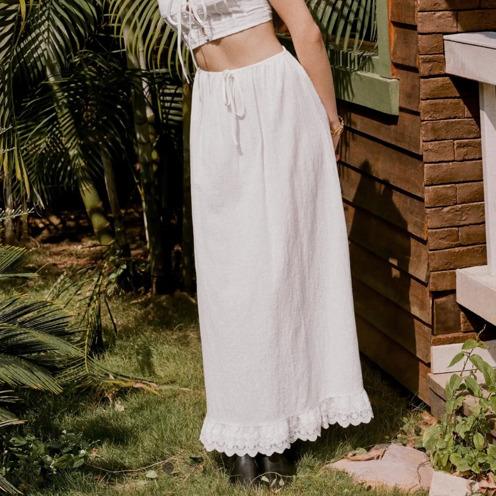 Cider Classic White Flowy Maxi Skirt